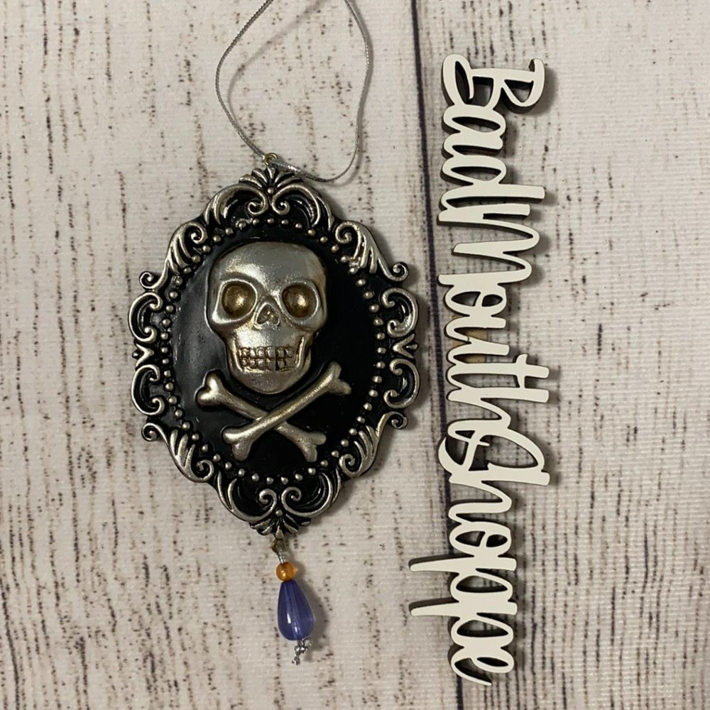 Michael's Halloween Resin Skull Skeleton Cameo Ornament